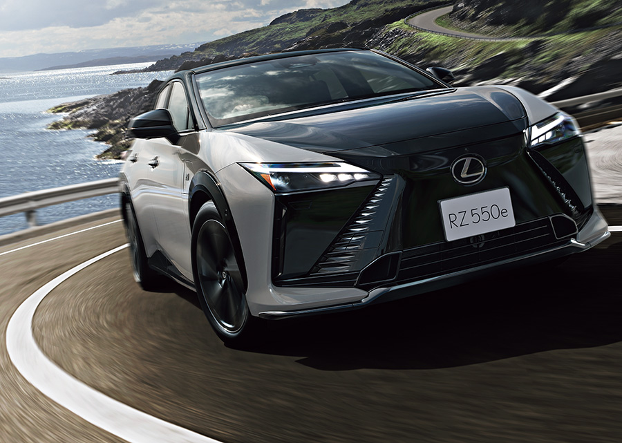 RZ550e“F SPORT”（ブラック＆ニュートリノグレー）