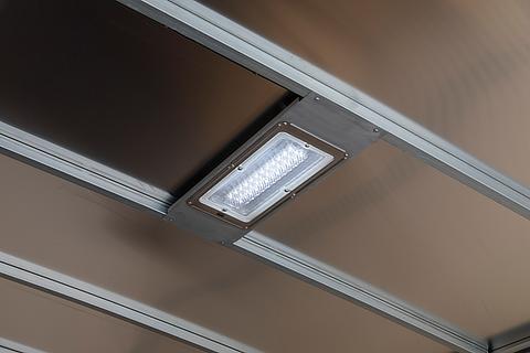 ルームランプ ： 角型LED灯1個・庫内スイッチ付（冷凍車・アルミバンSに架装標準設定）