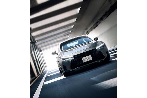 IS300h スタイリングチタニウムカーバイドグレー