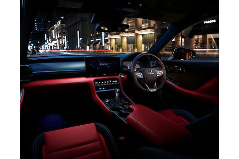 IS300h スタイリング“F SPORT”プロミネンス