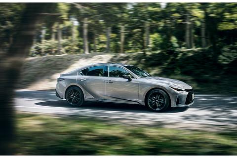 IS300h スタイリングソニックイリジウム