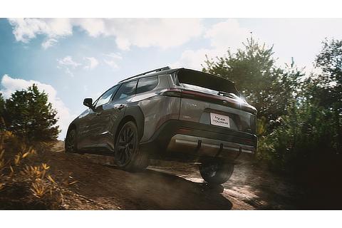 Z（4WD）（クリスタルブラックシリカ×ブリリアントブロンズメタリック）＜オプション装着車＞