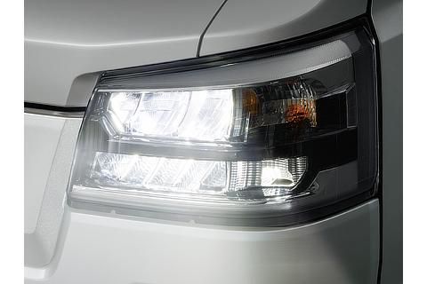 LEDヘッドランプ（ロー／ハイビーム・オートレベリング機能・LEDクリアランスランプ・オートライト付）