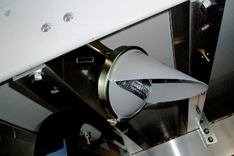 左側路肩灯（白熱灯）（冷凍車（標準ボディ） ： 日本フルハーフ(株)製に標準装備）