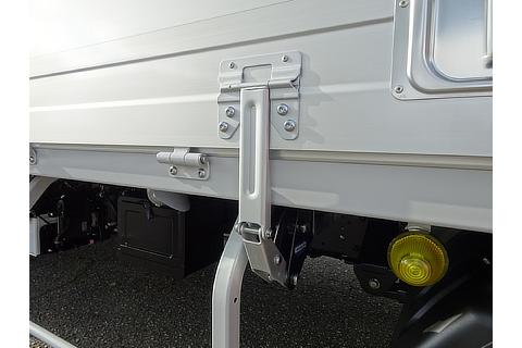 アオリ開閉補助装置（ウイングルーフ ： (株)トランテックス製に標準装備）