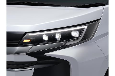 プロジェクター式LEDヘッドランプ（マニュアルレベリング機能付）＋LEDターンランプ＋LEDクリアランスランプ（全車に標準装備）