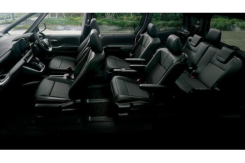 内装（S-Z・2WD・7人乗り、内装色はブラック）