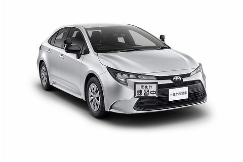 トヨタ教習車（ハイブリッド車）（シルバーメタリック）＜オプション装着車＞