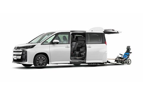 車いす仕様車“タイプⅠ”（車いす1名仕様）・引き出し式スロープ＜ベルト／ワイヤー式固定装置＞※ベース車はノアS-G（ハイブリッド・2WD・7人乗り）