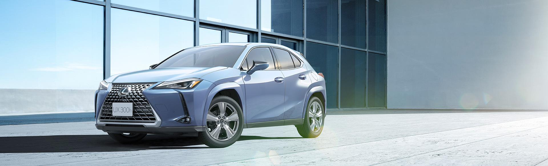 LEXUS、「UX300h」に“Shining Essence”を追加設定