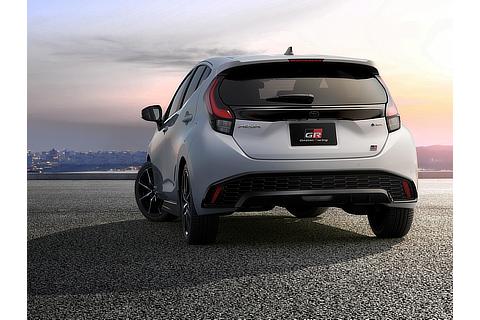 GR SPORT（プラチナホワイトパールマイカ、オプション装着車）