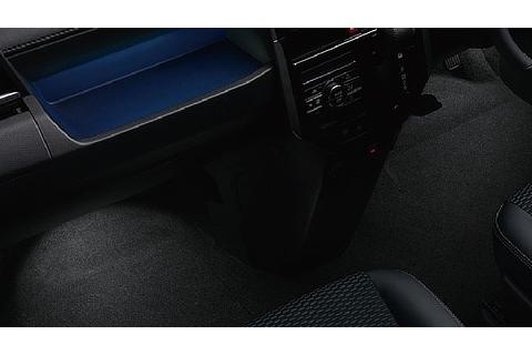 アナザースタイルパッケージ ： フットイルミネーション（運転席・助手席）（カスタムG-T・スタイルセレクトパッケージオプション）
