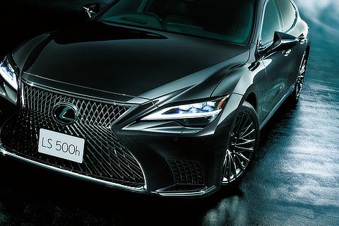 LS500h“グラファイトブラックガラスフレーク”