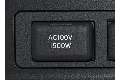 アクセサリーコンセント（AC100V・1,500W／非常時給電システム付）（センターコンソールボックス後部）