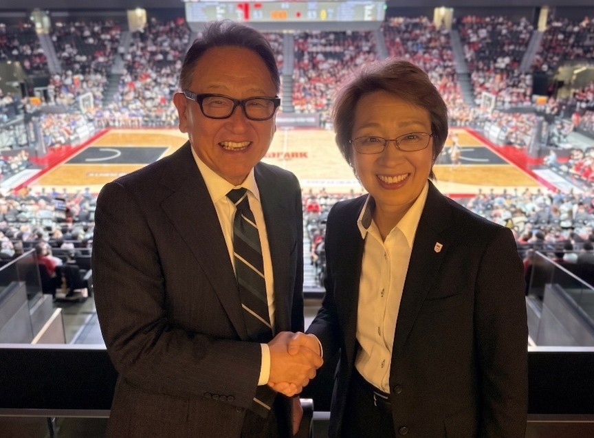 Toyota Motor Corporation Chairman Akio Toyoda (left) and Japanese Olympic Committee President Seiko Hashimoto (right)