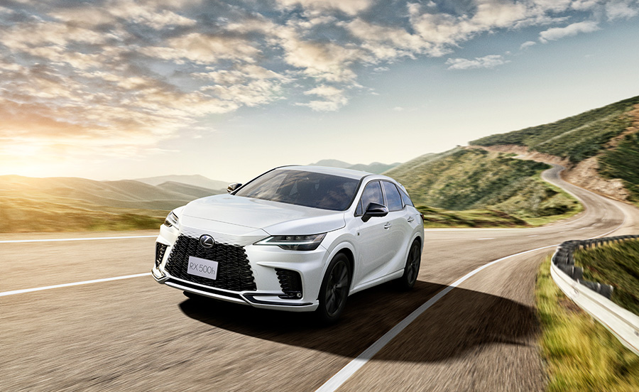 LEXUS RX500h“F SPORT Performance”（ホワイトノーヴァガラスフレーク）