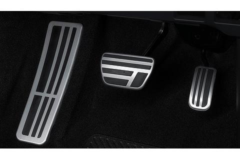 “F SPORT”アルミ製スポーツペダル＆フットレスト