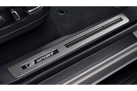 “F SPORT”ブラックロゴスカッフプレート