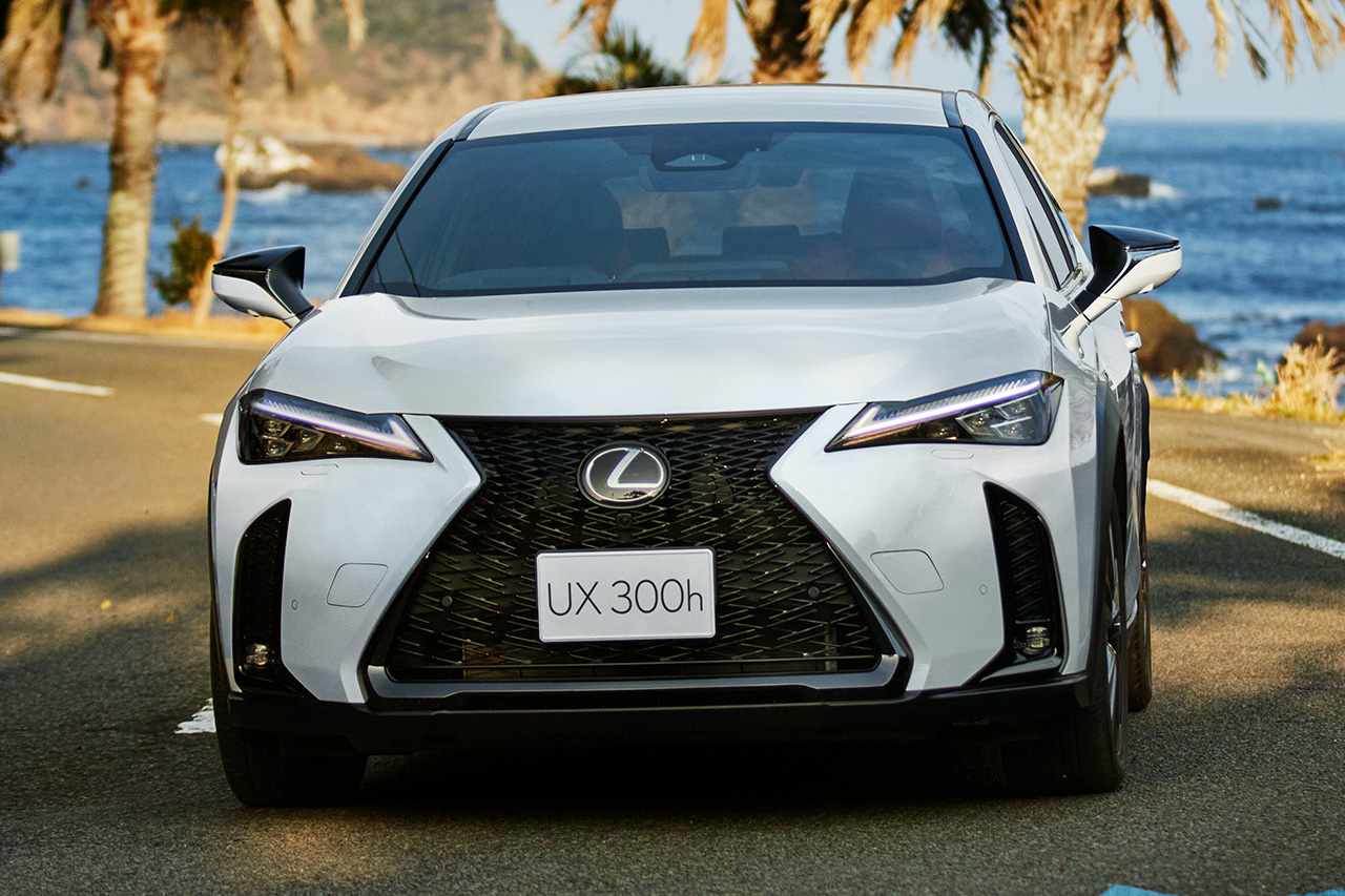 「UX300h」を一部改良