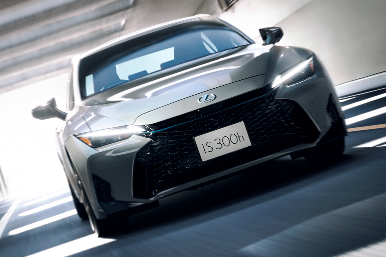 「IS」の新型モデルを発売