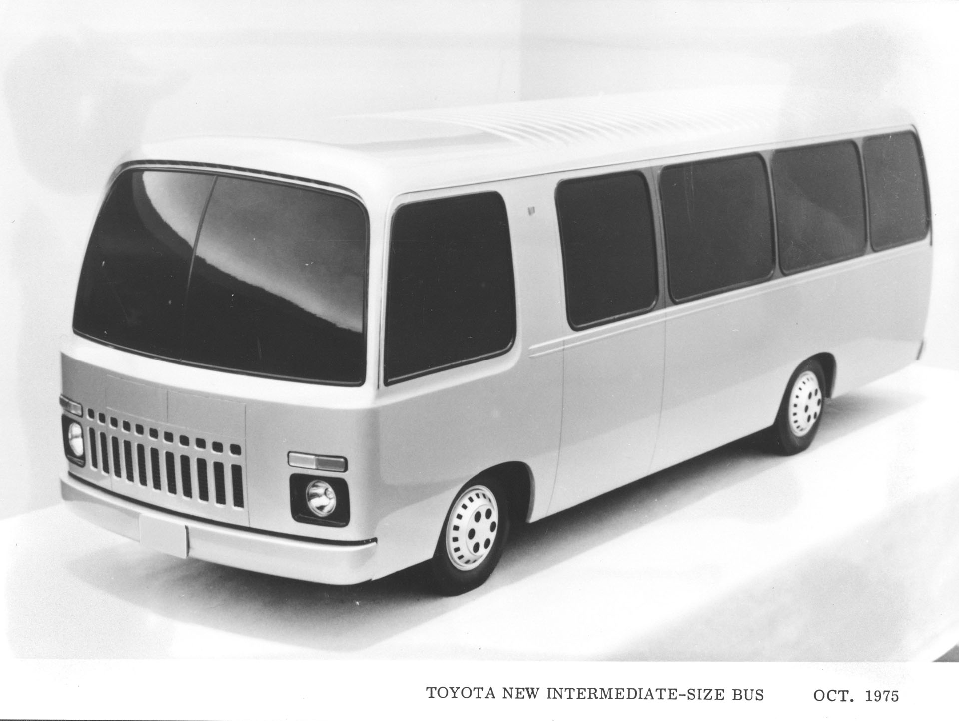 TOYOTA NEW INTERMEDIATE-SIZE BUS