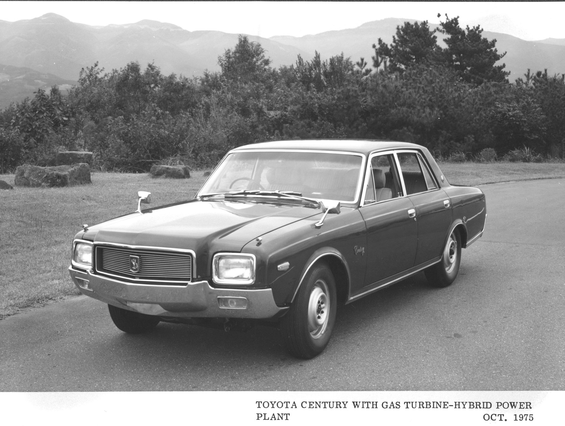 TOYOTA CENTURY WITH GAS TURBINE-HYBRID POWER PLANT