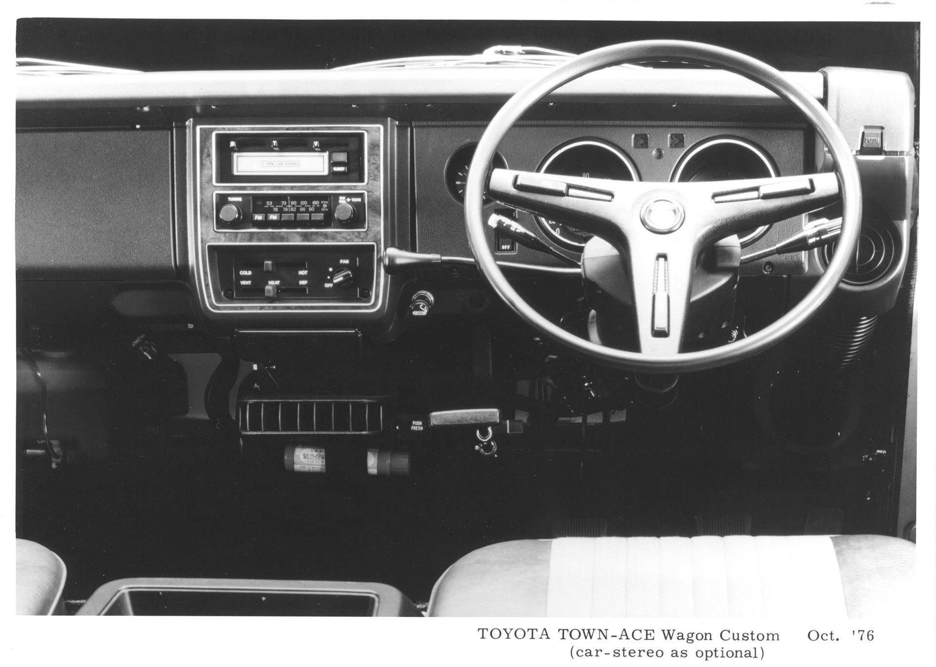 TOYOTA TOWN-ACE Wagon Custom (car-stereo as optional)