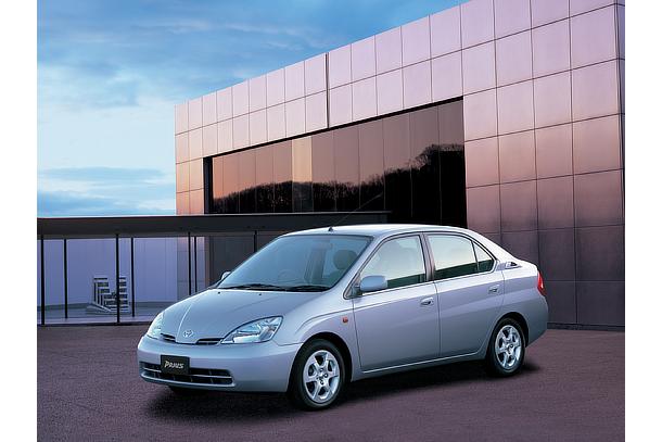 トヨタ、革新的ハイブリッド乗用車「プリウス」を発売 | トヨタ トヨタ、革新的ハイブリッド乗用車「プリウス」を発売 | トヨタ
