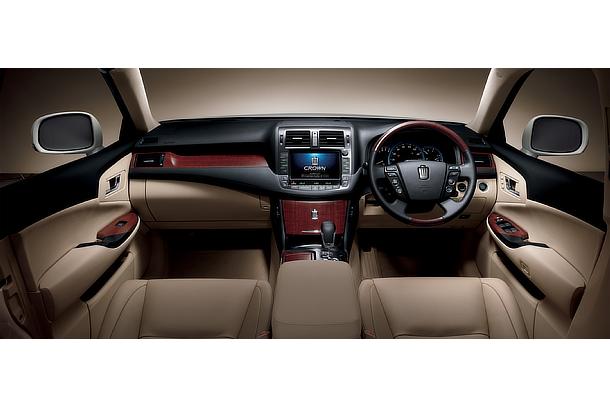 Crown 3.0 Royal Saloon G