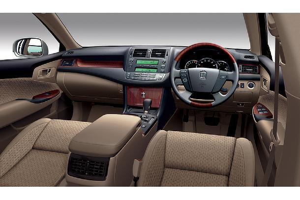 Crown 3.0/2.5 Royal Saloon