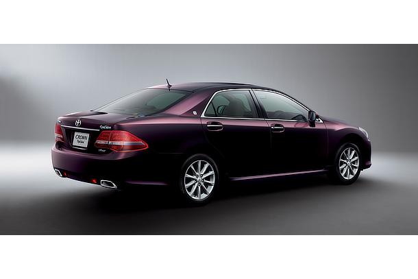Crown 3.0/2.5 Royal Saloon i-Four