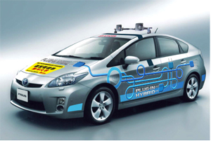 運営管理車『プリウスPHV』（前大会優勝校 ： 東洋大学イメージ）