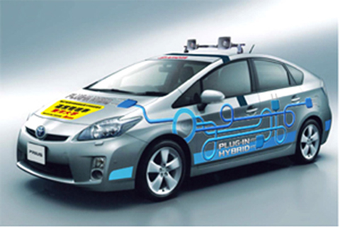 運営管理車『プリウスPHV』（前大会優勝校 ： 東洋大学イメージ）