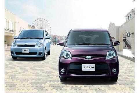 左 ： X“Lパッケージ”（2WD）（ライトブルーマイカメタリック）右 ： DICE（2WD）（ボルドーマイカメタリック）