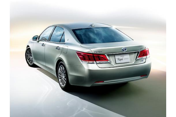 Crown Hybrid Royal Saloon G