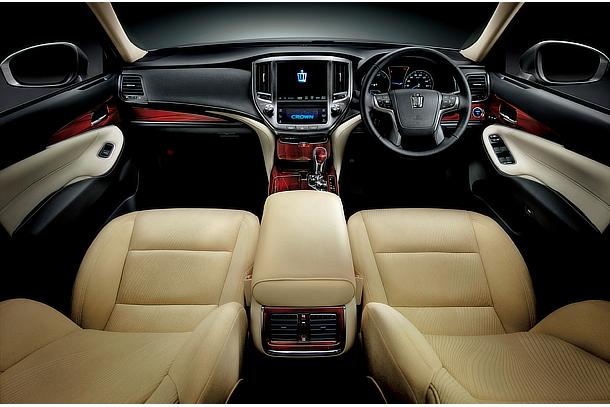 Crown Hybrid Royal Saloon G
