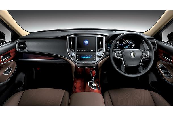 Crown Hybrid Royal Saloon G