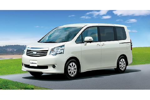 特別仕様車X“Special Edition”7人乗り・2WD（ホワイトパールクリスタルシャイン）＜オプション装着車＞