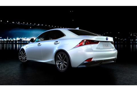 IS300h“F SPORT”（ホワイトノーヴァガラスフレーク）