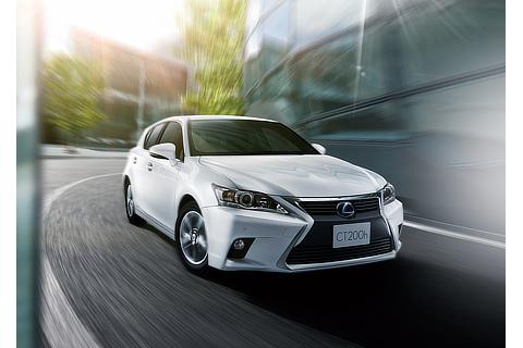 CT200h“version L”（ホワイトパールクリスタルシャイン）