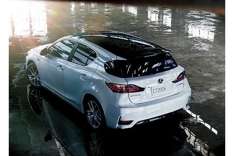 CT200h“F SPORT”（ブラックルーフ＆ホワイトノーヴァガラスフレーク）＜オプション装着車＞