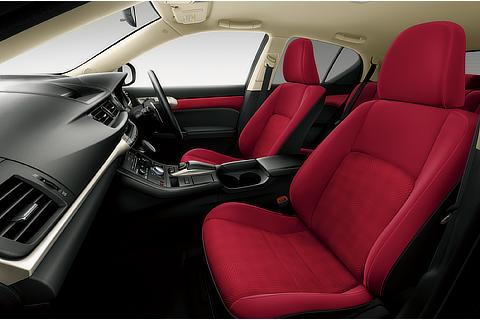 CT200h“version C” レッド（オーナメントパネル ： ブラック）