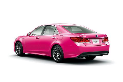 ピンクのクラウン販促キャンペーン仕様車（2012年12月公表）