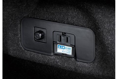 アクセサリーコンセント (トランクルーム右側)