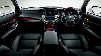 クラウン マジェスタ “Fバージョン”(内装色：ブラック)