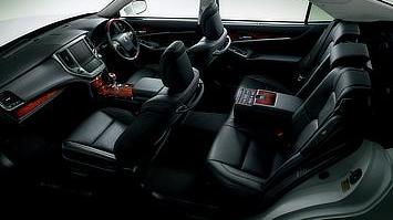 クラウン マジェスタ “Fバージョン”(内装色：ブラック)