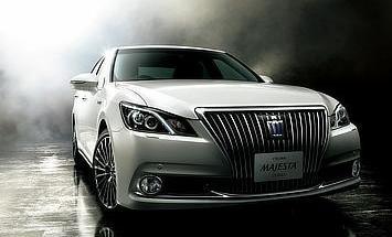 クラウン マジェスタ “Fバージョン” (ホワイトパールクリスタルシャイン)＜オプション装着車＞