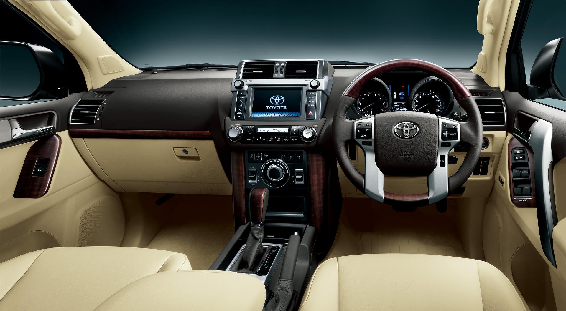 TZ-G (内装色：フラクセン) ＜オプション装着車＞