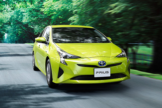 Toyota's New Paint Tech Gives Prius Drivers a (Literally) Cooler Option