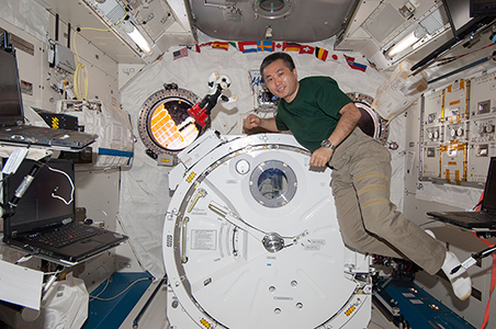 ロボット宇宙飛行士「KIROBO」と若田光一JAXA宇宙飛行士国際宇宙ステーションにおいて会話実験を実施